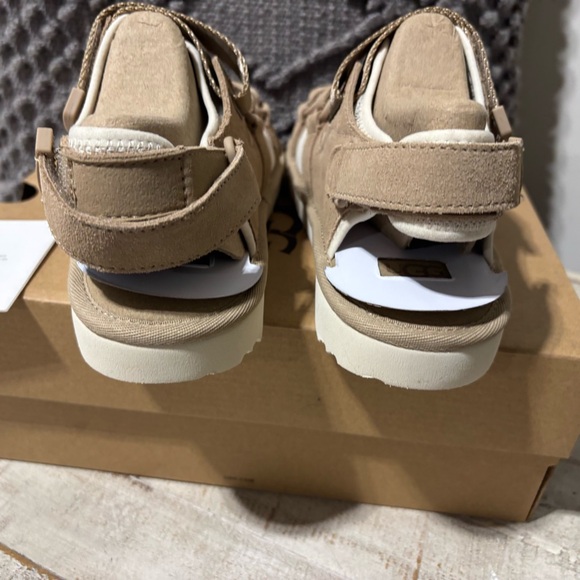 NIB❤️UGG Goldencoast Multi-strap Sandals-W: 7.5, M: 6 - Picture 4 of 5